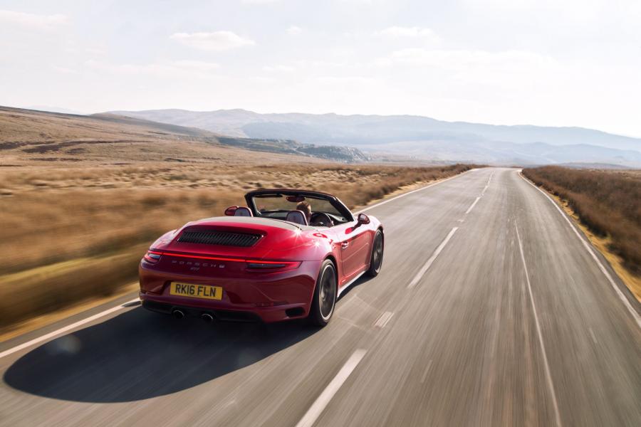  Porsche 911 Carrera 4S Cabriolet 2016 года  (UK) (фото 18 из 30)